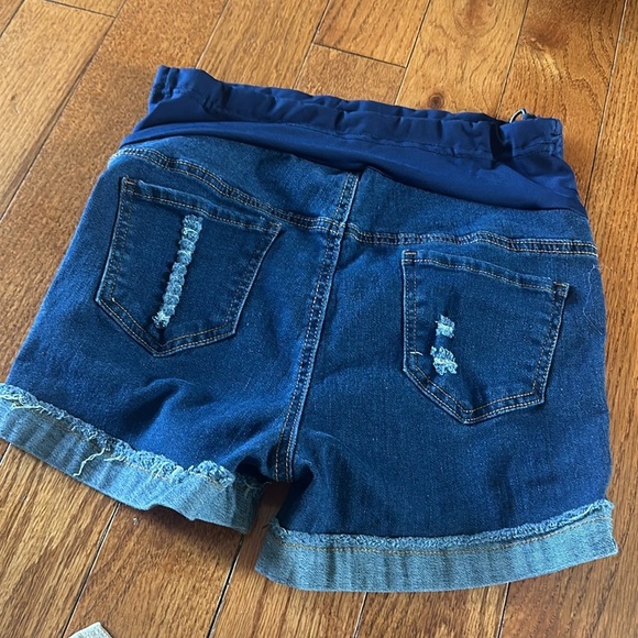 Maternity short size small - Picture 3 of 3